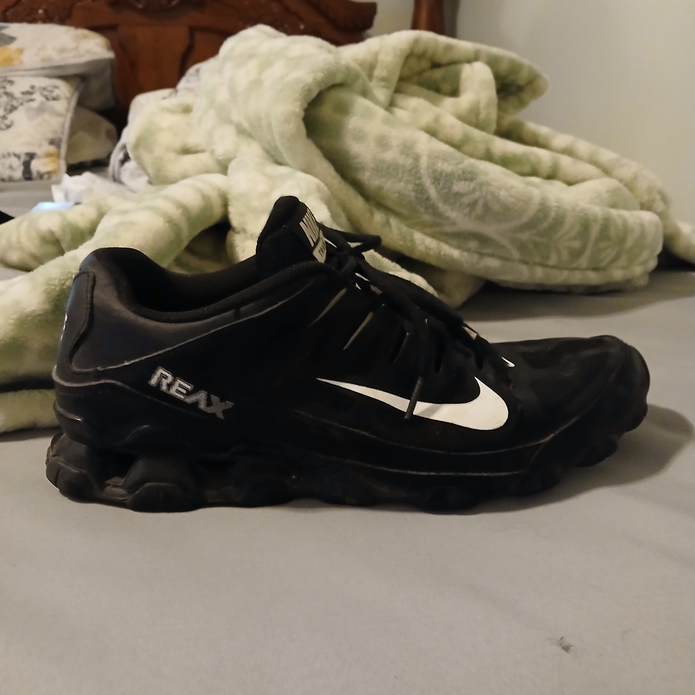 Nike Men's Black & White Reax Athletic Sneakers